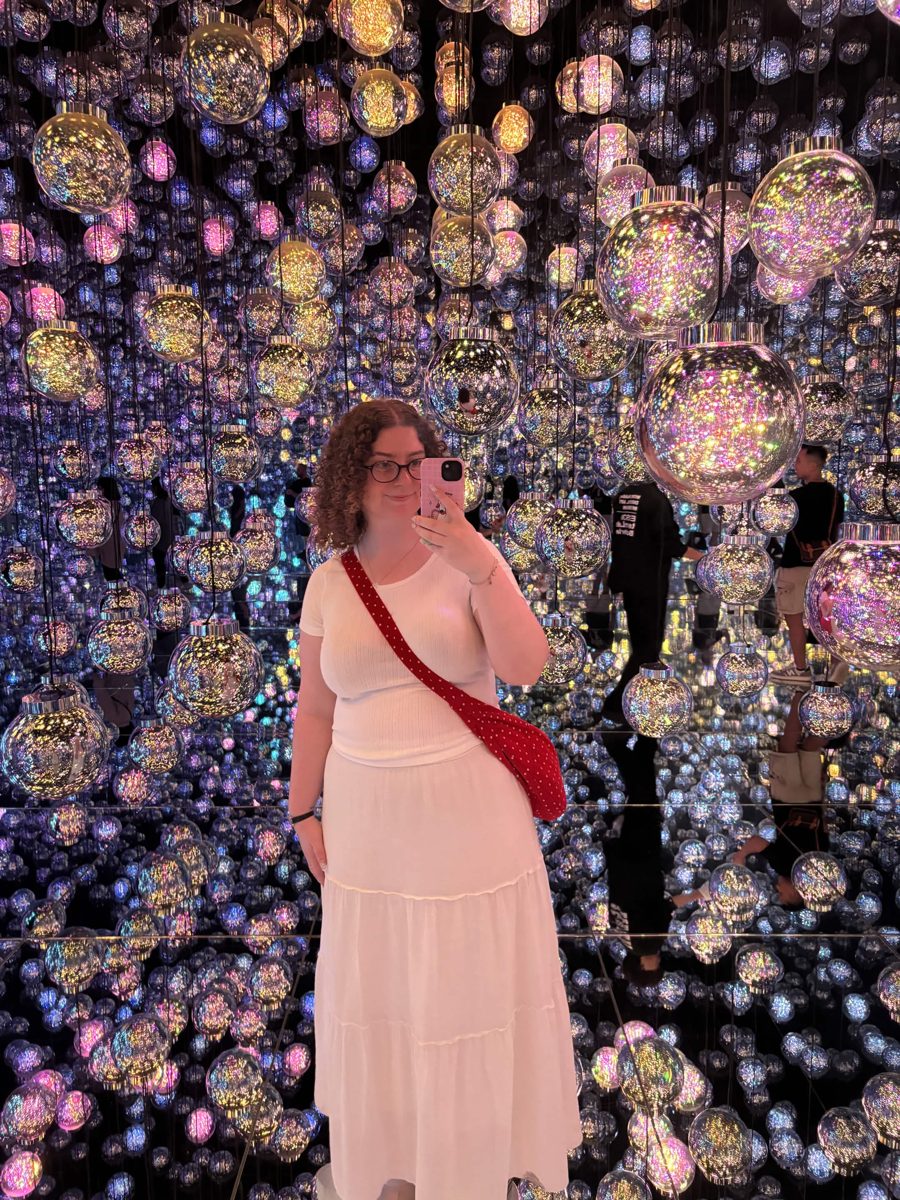 Helene at an immersive light installation